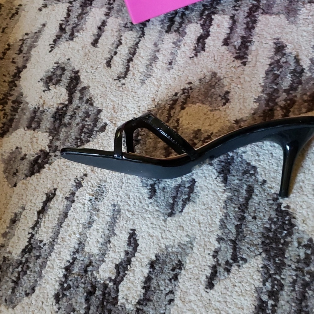 Playboy Black Slip-on Heels New in Box - Picture 3 of 4